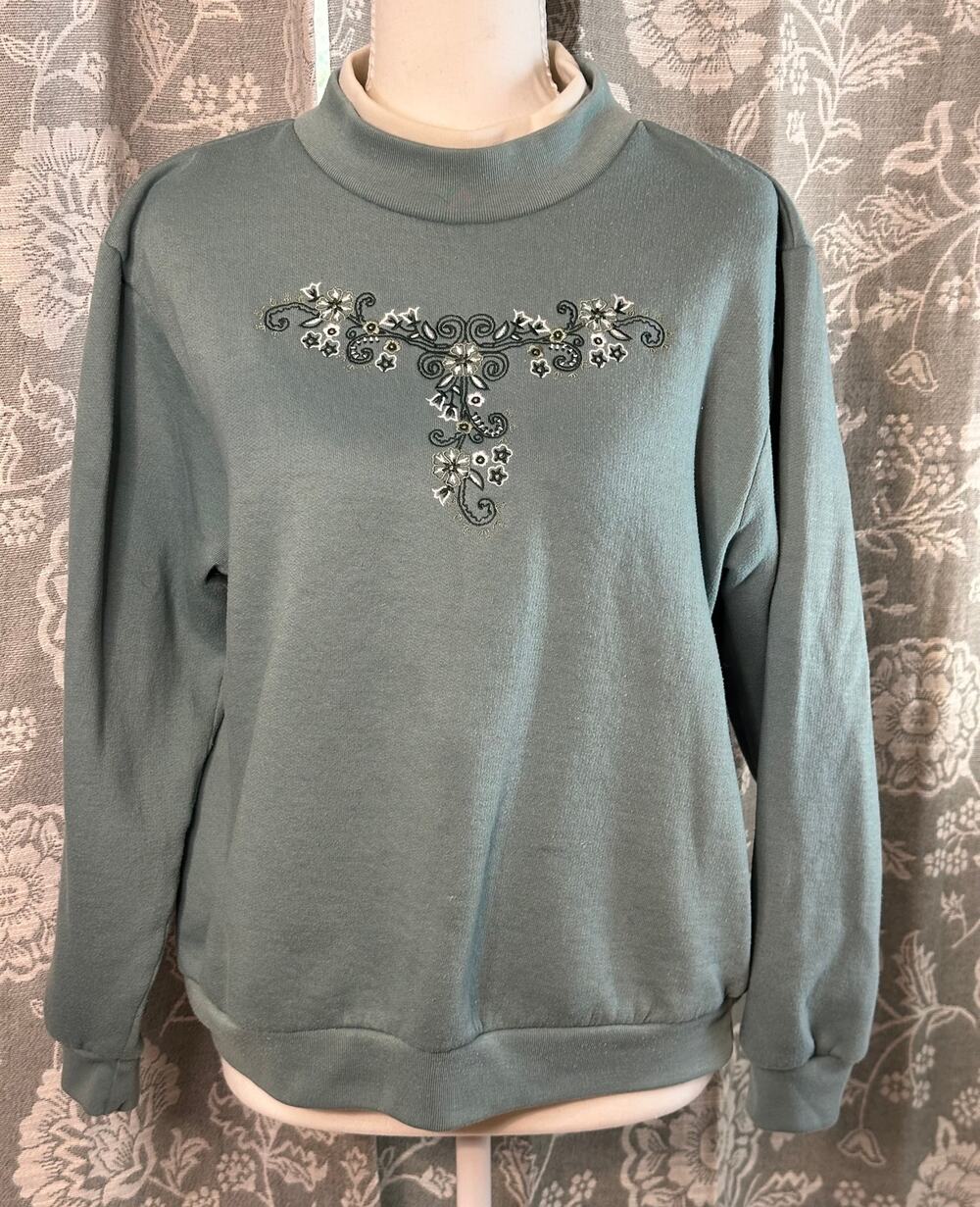 Vintage style sage green embroidered floral mock neck sweatshirt M